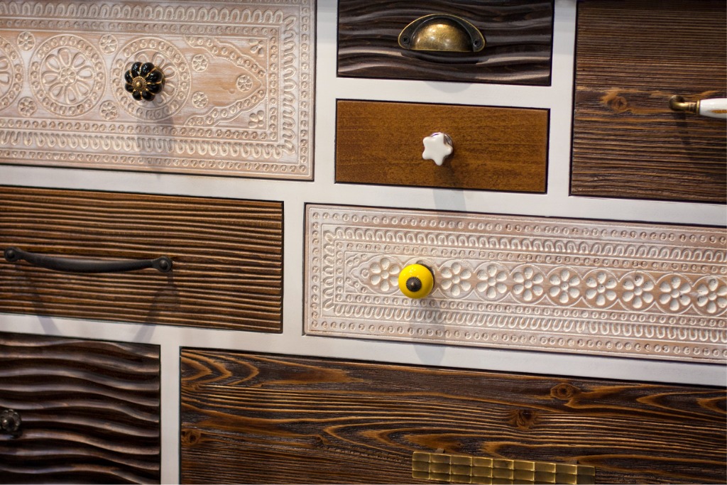 Miniature DIY Projects Change A Cabinets Handles And Knobs
