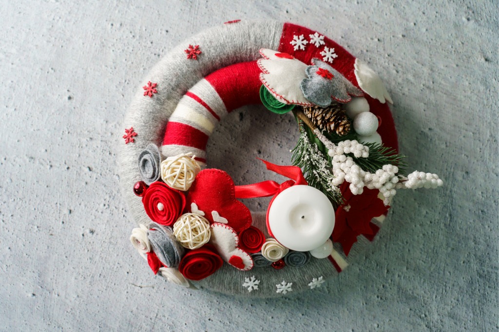 DIY Yarn Wreath