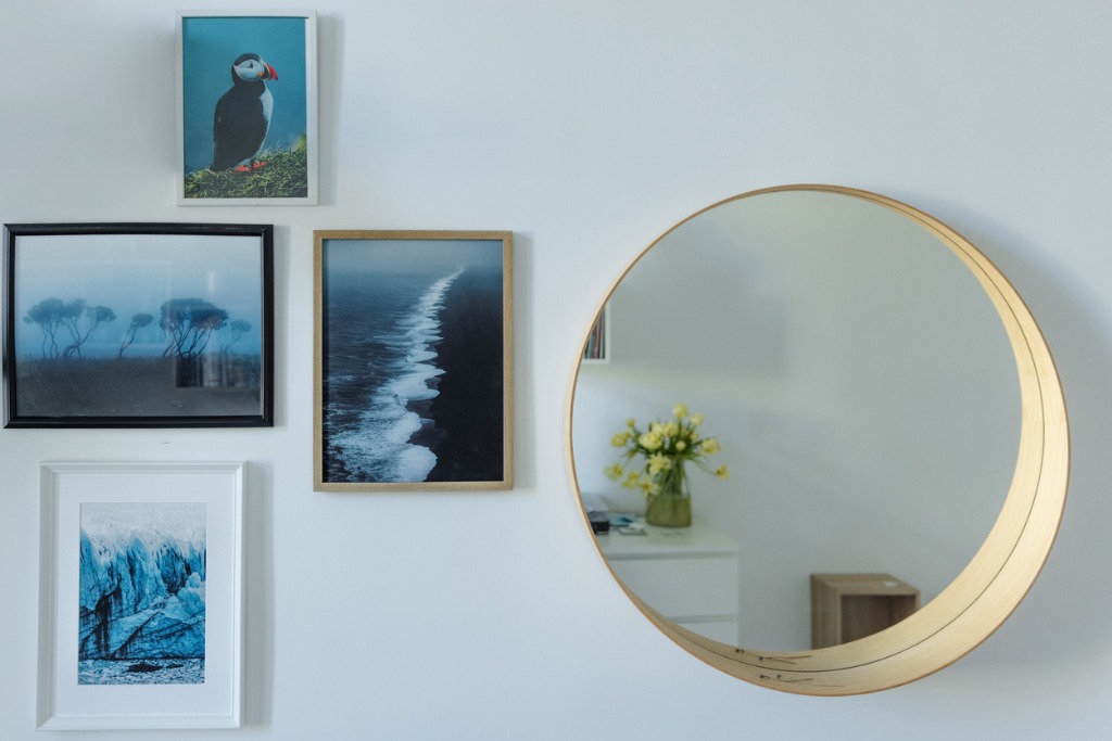 DIY College Dorm Room Ideas Create A Gallery Wall